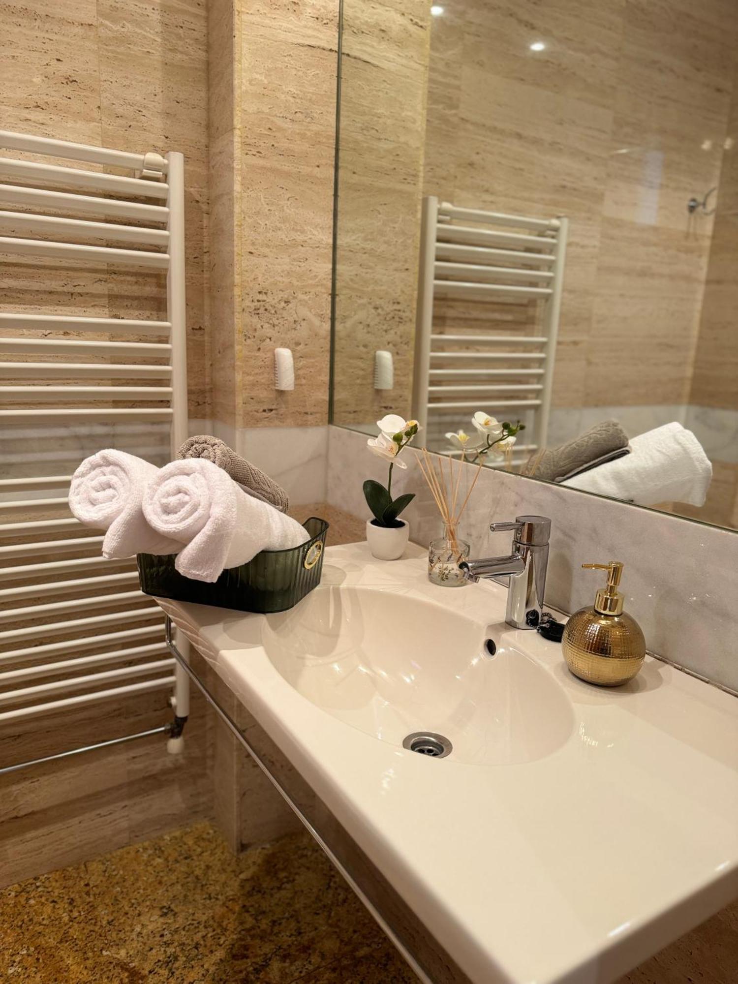 Burgo Habitaciones De Lujo Con Hermosas Vistas A La Cuidad מראה חיצוני תמונה